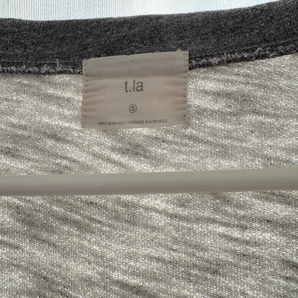 t. la Anthropologie Gray Sweatshirt w/ Black Velvet Flower Detail, Size Small - Picture 3 of 4